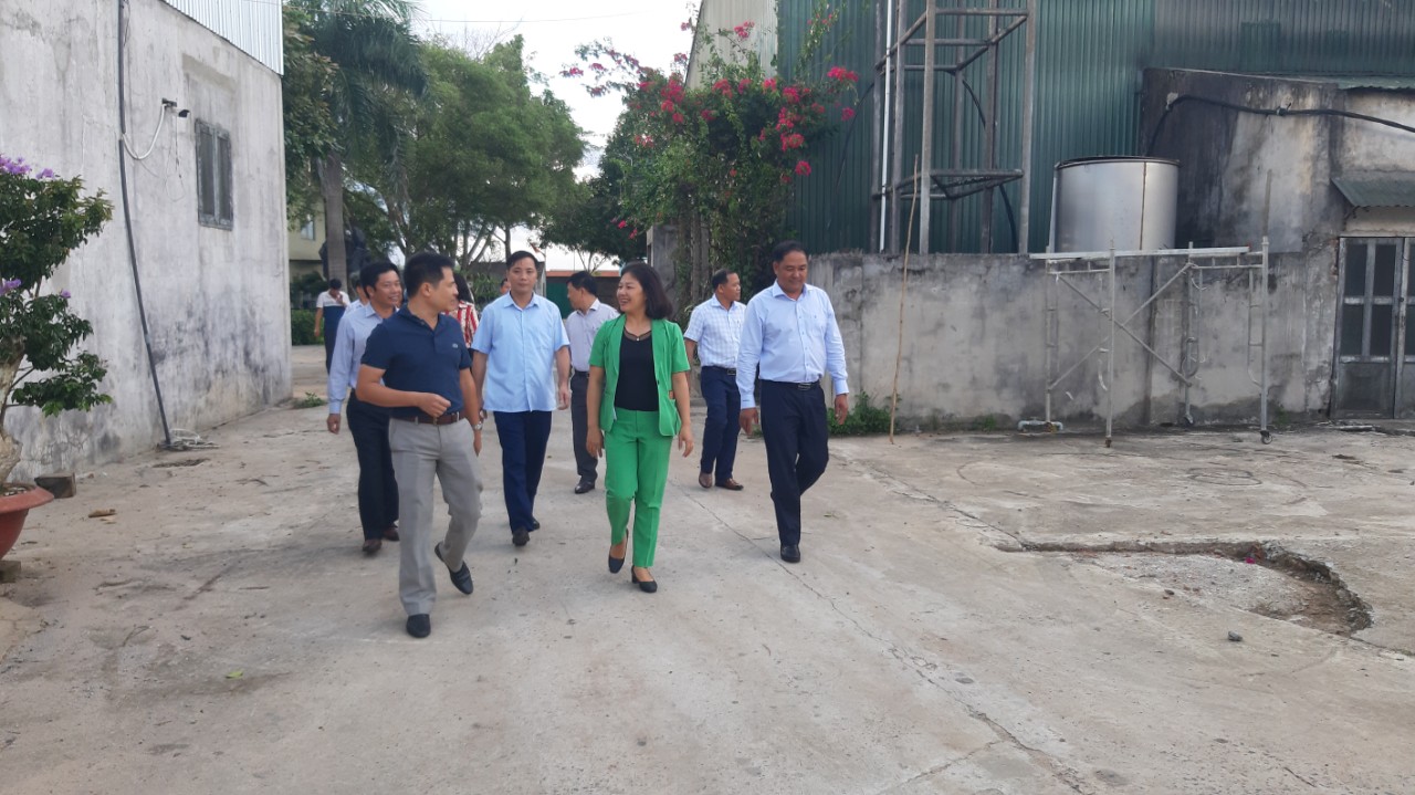 Tham quan nhà máy